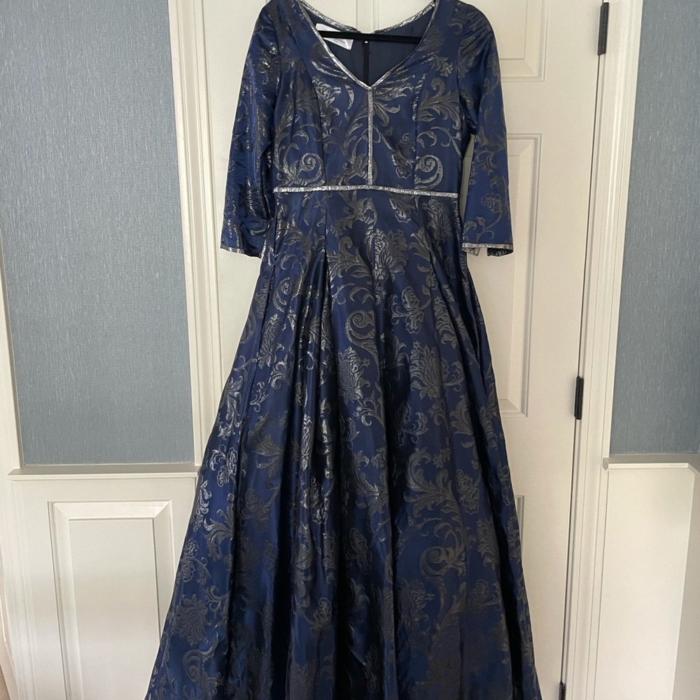 Size 6: NEVER WORN, BRAND NEW, CUSTOM